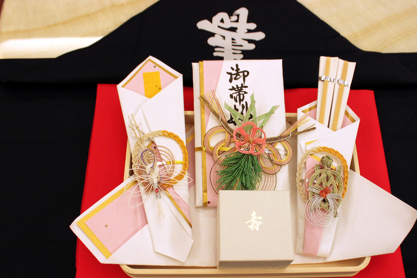 結納とは？婚約が決まったら確認しておきたい顔合わせ食事会との違いや 