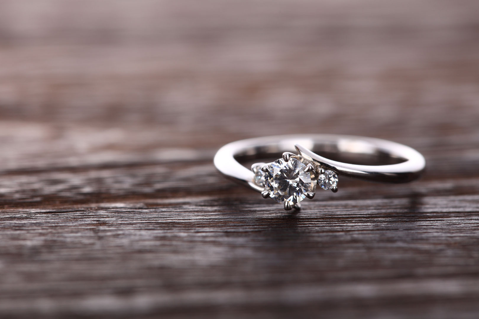 婚約指輪 安い プロポーズ用 ダイヤモンド 0.4カラット プラチナ 鑑定