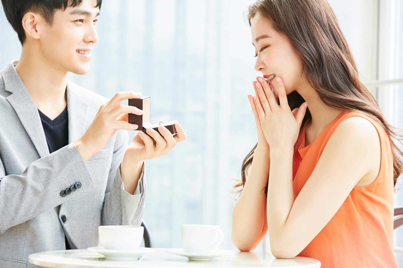 付き合っ て 何 年 で 結婚