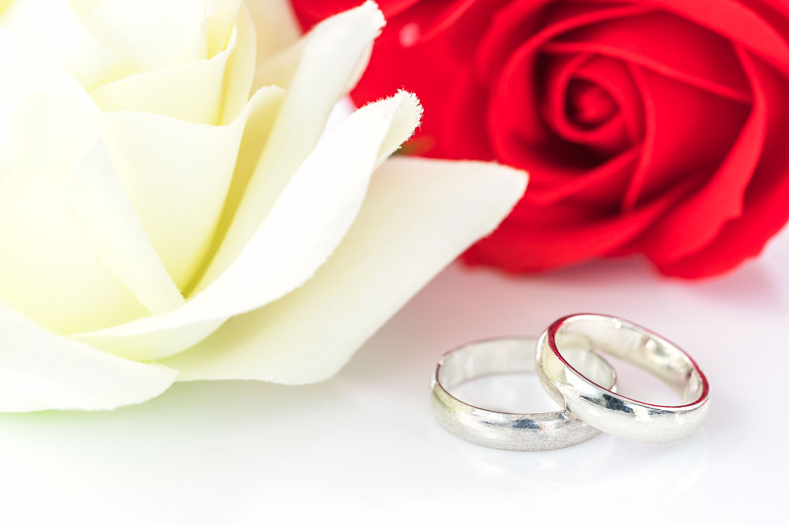 素材別の結婚指輪の特徴と選び方のポイント！プラチナなどの人気素材を 